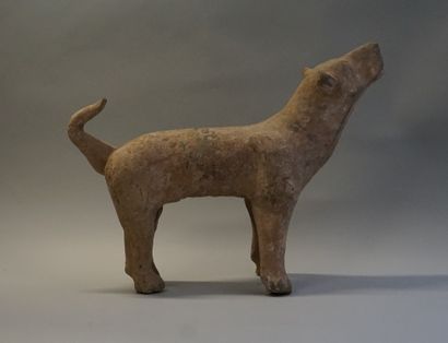 Beige and brown terracotta barking dog. 

Han,...