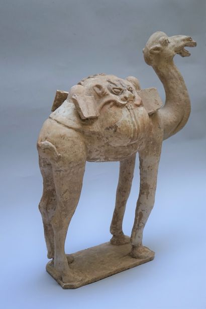 A beige terracotta camel with white polychrome...