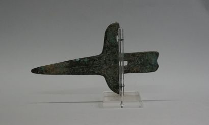 Bronze Ji blade with incised decoration....