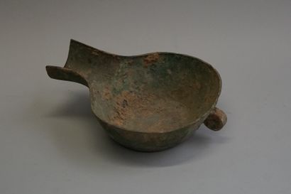 Yi pot, bronze with green excavation patina...