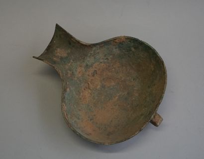 Yi pot, bronze with green excavation patina...