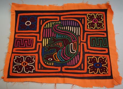 Lot of 2 textiles from Central America: Mola...
