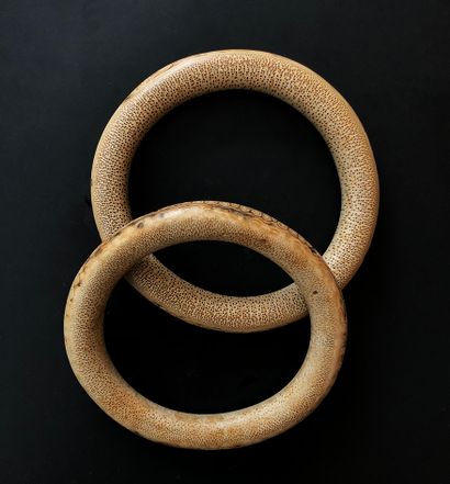 Pair of bamboo bracelets.

China

Diam 7...