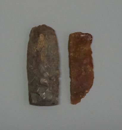 Fine flint axe. 11cm. Joined a flint blade,...