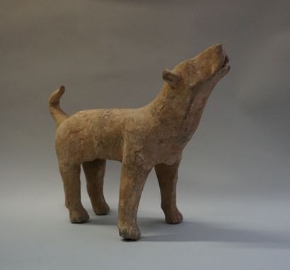 Beige and brown terracotta barking dog. 

Han,...