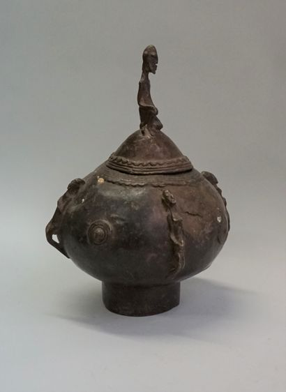Bronze vase with lid, with old patina and...
