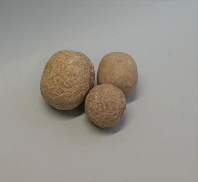 Set of 3 stone grinders to grind grain. Sahara...