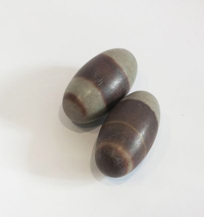 Paire de Shiva-Lingam. Symbole phallique...