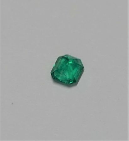 EMERAUDE on emerald cut paper. Bele intense...