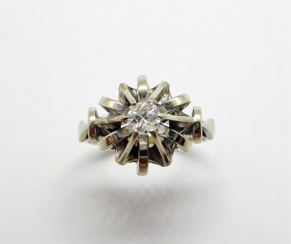 RING in 18K (750/°°) white gold, set with...