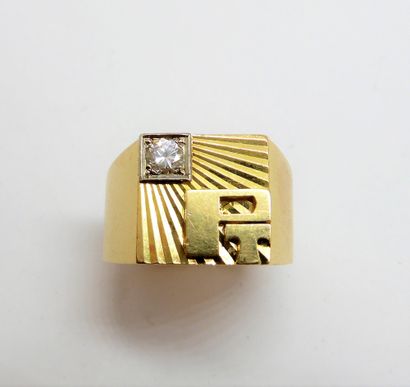 18K (750/°°) yellow gold CHEVALIERE, massive,...