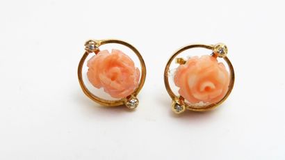 PAIRE DE BOUCLES D'OREILLES en or jaune 18K...
