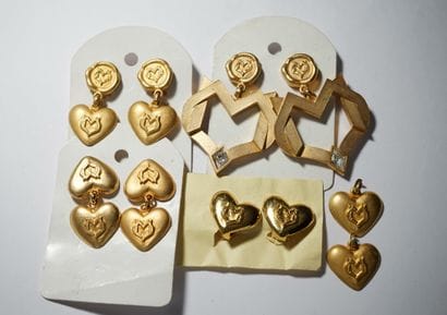 
METZ MOSTRUP - 4 PAIRS OF CLIPS in gold...