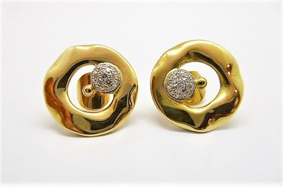 PAIR OF EARRINGS in 18K yellow (750/°°),...