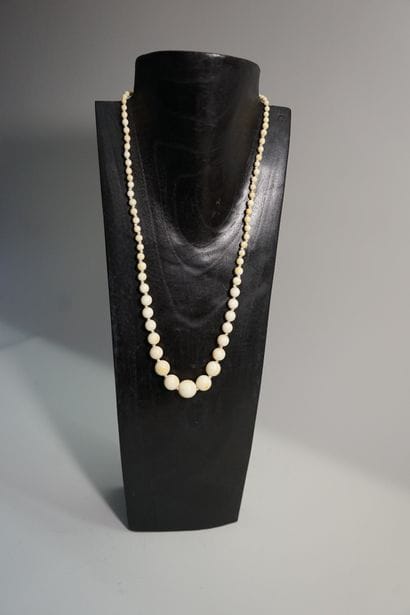 Jumping jack made of ivory balls. Circa 1920

L:...