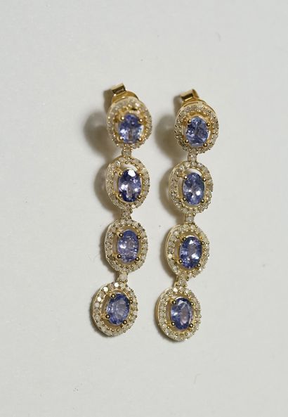 PAIRE DE PENDANTS D'OREILLES en argent doré...
