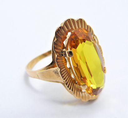 RING in 18K (750/°°) pink gold, set with...