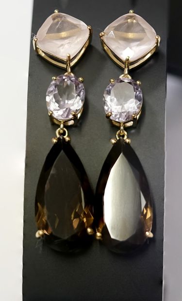 PAIRE DE PENDANTS D'OREILLES en argent doré...
