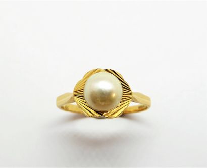 BAGUE en or jaune 18K (750/°°) ornée d'une...