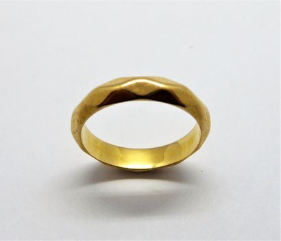 ALLIANCE in 18K (750/°°) yellow gold, bevelled,...