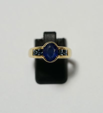 BAGUE en argent doré 925/°° (vermeil) centrée...