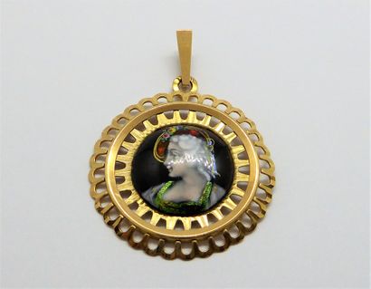 18K (750/°°) yellow gold PENDANT featuring...