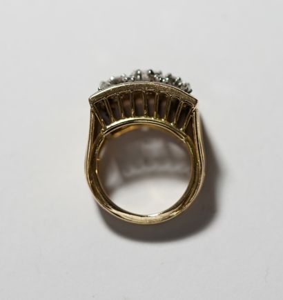 BAGUE en or jaune 18k (750/°°) et platine...