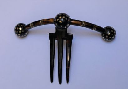 Three-pronged brown tortoiseshell comb, the...