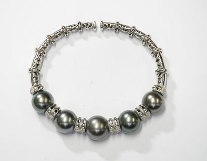 BRACELET Jonc rigide ovale ouvert en or gris...