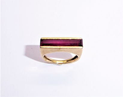 BAGUE en or jaune 18K (750/°°), jonc carré...