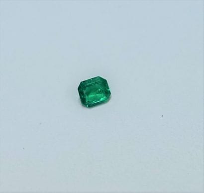 EMERAUDE on emerald cut paper. Bele intense...