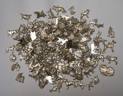 IMPORTANT LOT de BRELOQUES en argent 925/°°...