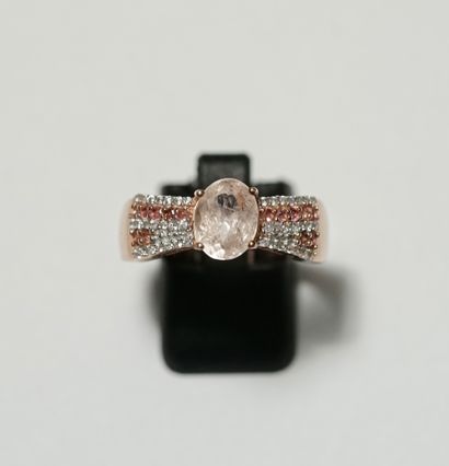 BAGUE en argent doré (vermeil 925/°°) centrée...