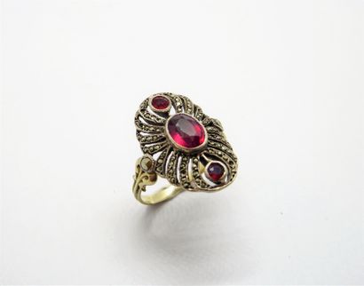 OLD RING in 18K yellow gold (750/°°), set...
