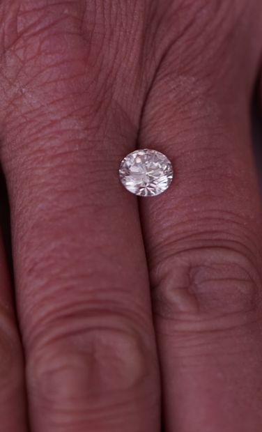 
Brilliant cut DIAMOND. P: 1.41ct, D color,...