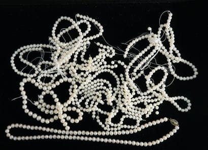 LOT of white freshwater pearls, round and...