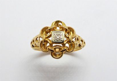 BAGUE vintage en or jaune 18K (750/°°), représentant...