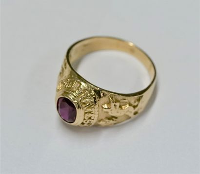 BAGUE en or jaune 18k (750/°°) de type chevalière,...