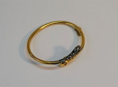 BRACELET jonc ouvrant croisé en or jaune...