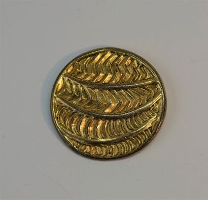 ISABEL CANOVAS - Round gilt metal BROCHURE...