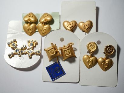 
METZ MOSTRUP - 5 PAIRS OF CLIPS in gold...