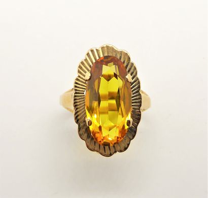 RING in 18K (750/°°) pink gold, set with...