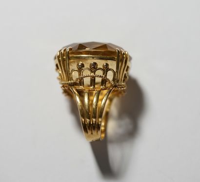 IMPORTANT RING in 18K yellow gold (750/°°),...
