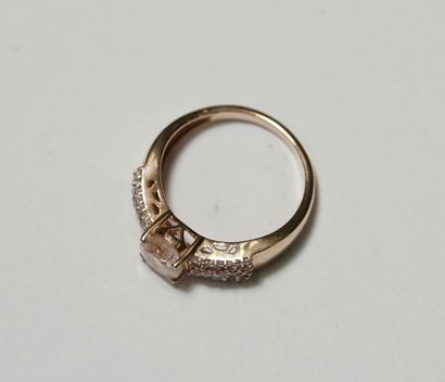 BAGUE en argent doré (vermeil 925/°°) centrée...
