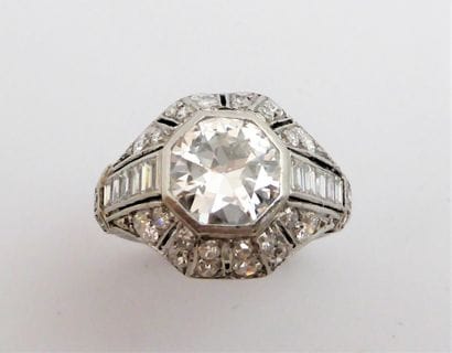 ART DECO platinum ring set with a central...