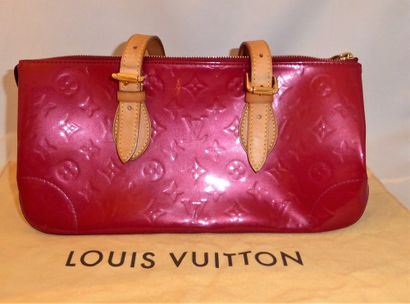 LOUIS VUITTON- Red patent leather bag in...