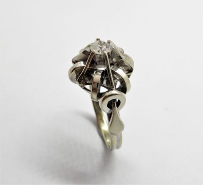 RING in 18K (750/°°) white gold, set with...