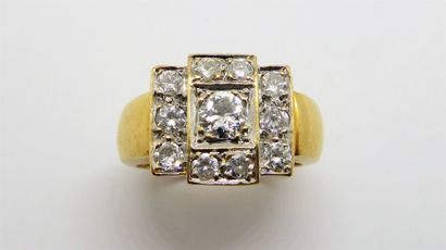18K (750/°°) yellow gold ring with a square...