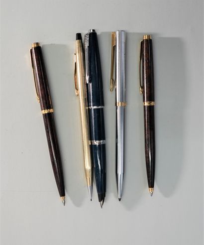 SET of various pens including: 1 PARKER blue...