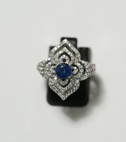 BAGUE en or gris 18k (750/°°), la monture...